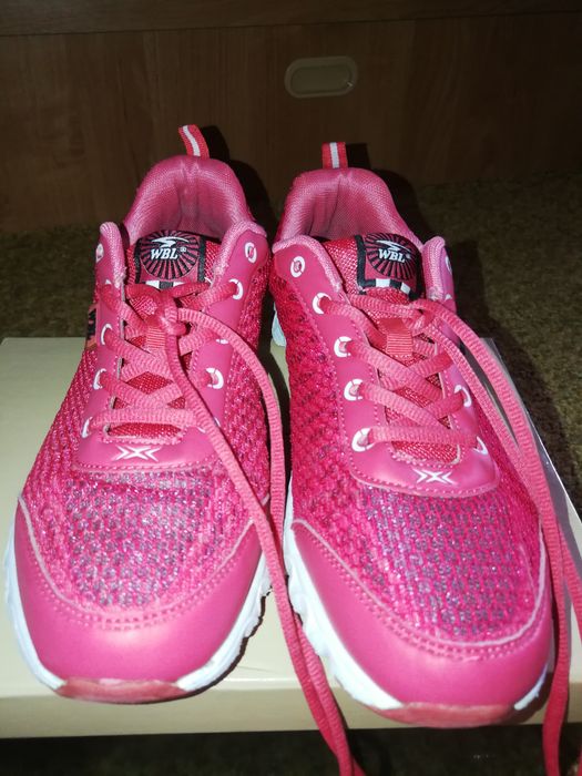 Кроссовки женские