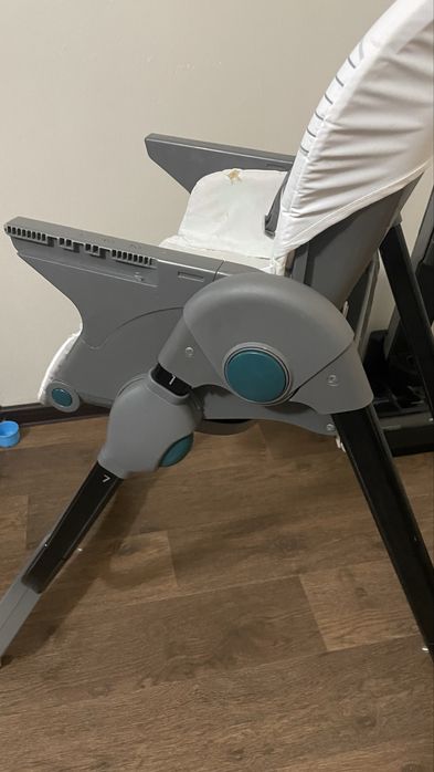 Продам коляску б/у и детский стульчик+ходунок