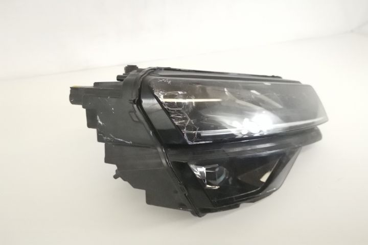Фар Дясно Оригинален Лед Авариран Шкода / Skoda Karoq Десен фар с LED