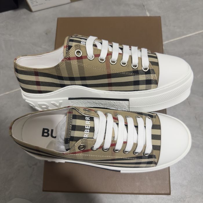 Burberry Low Vintage