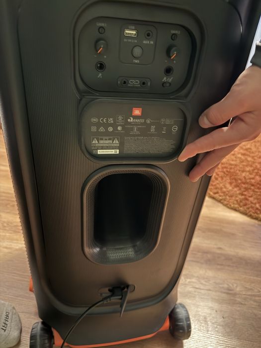 vand jbl partybox 710 ca nou + microfon jbl tune 100