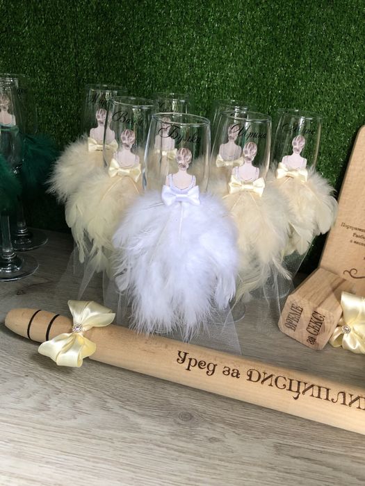 Чаши за моминско парти с пера