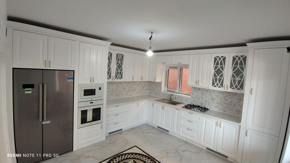 Fac   și  vând  mobilier bucătărie  baie    dresing  living.