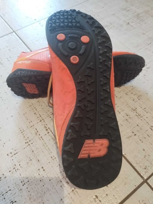 Футболни обувки - стонижки / бутонки 40 номер - цена 20 лв.