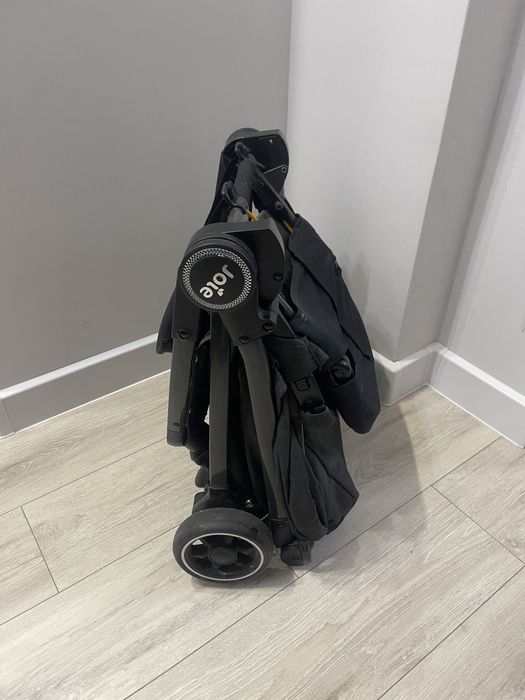 Прогулочная коляска Joie Signature