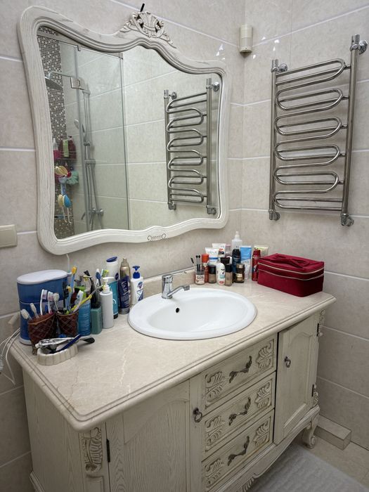 Продам раковину с зеркалом