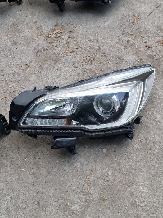Фары передние на Subaru Outback BS
