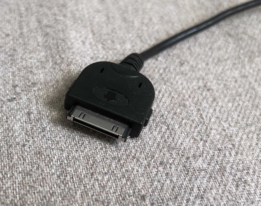 Încărcător auto Apple 30-pin pentru iPhone 3G 3GS iPod CC20-IPO