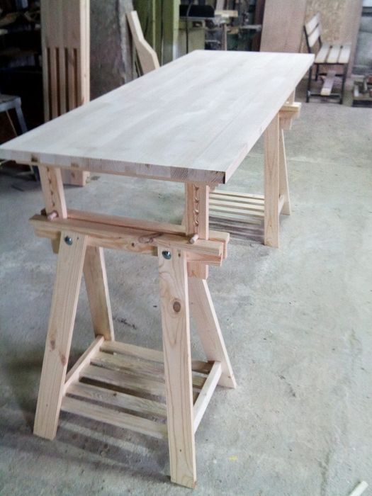 Маса регулируема с масивен плот