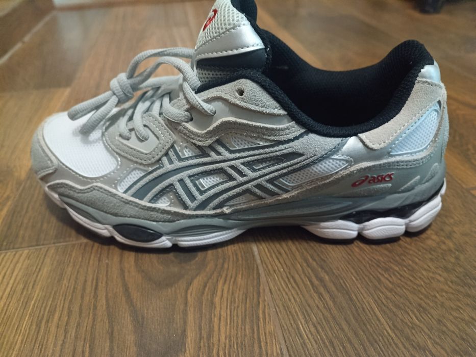 Vând Asics gel nyc  multicolor