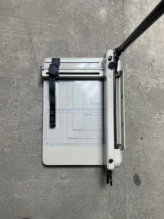 Резак для бумаги гельотино