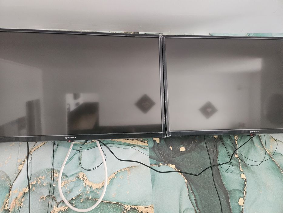 Vand tv lcd 3 buc de 60 cm