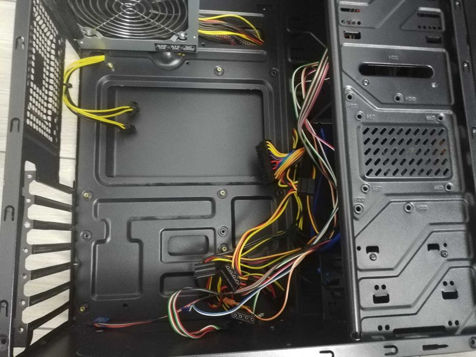 Carcasa ATX + sursa 700W