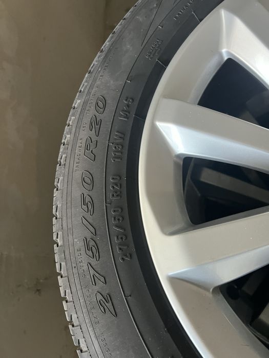 Jante cu anvelope Bentley Bentayga