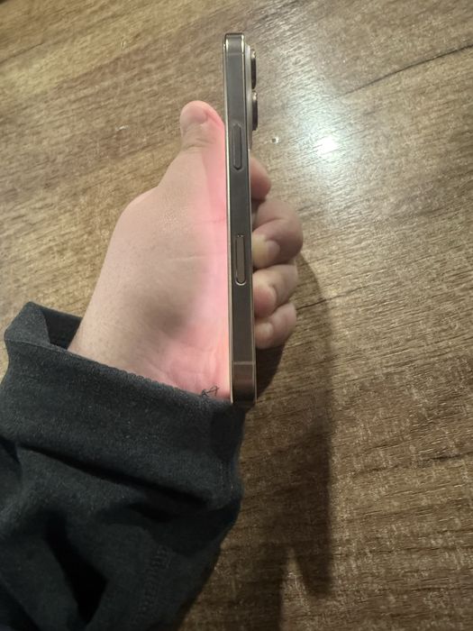 Iphone 16 pro karobkasi bor