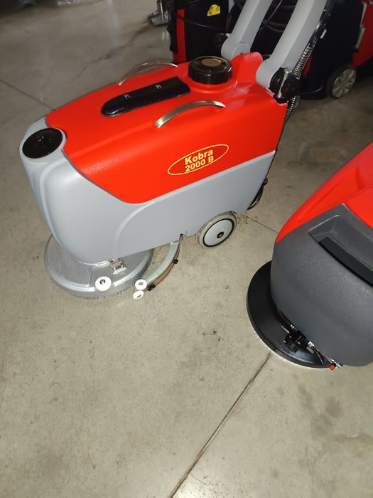 Акумулаторна подопочистваща машина