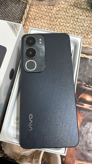 Vivo y19s продам