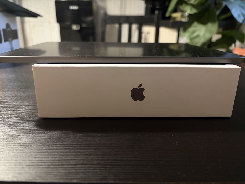 IPad Air 5 - procesor M1 si Apple Pencil 2