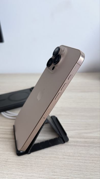 Iphone 16 pro max gold