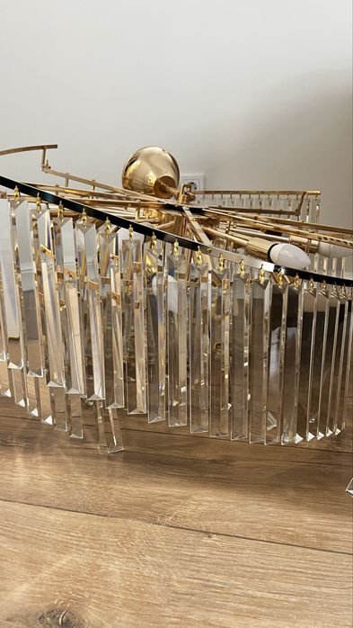 Люстры б/у продам срочно
