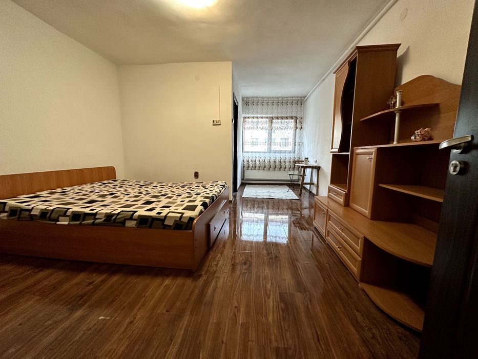 Vand garsoniera cf 1, strada 9 Mai, Tg-Jiu