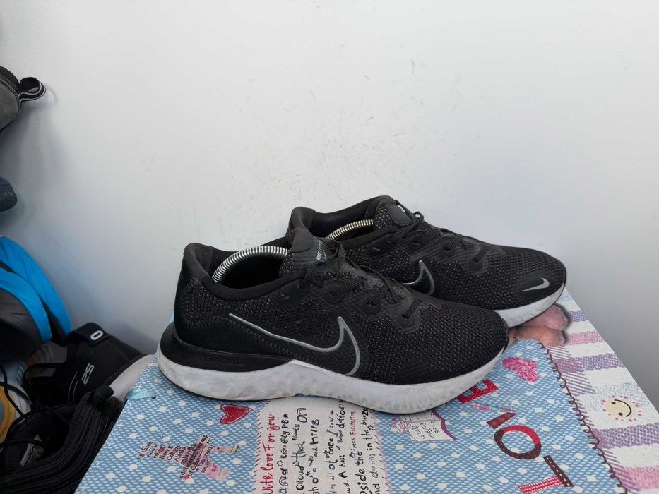 Nike  Renew Run''оригинални мъжки маратонки 43 номер
