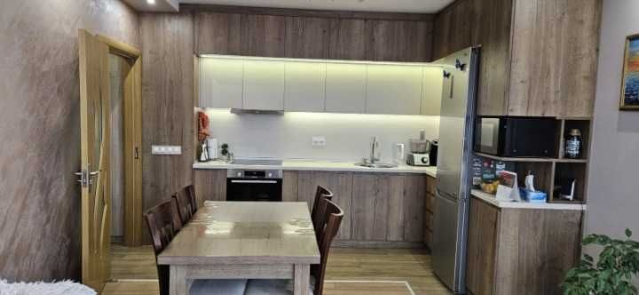 Продава се Тристаен апартамент в София, Левски Г - 99 кв.м за 3011 €/кв.м - Снимка #11