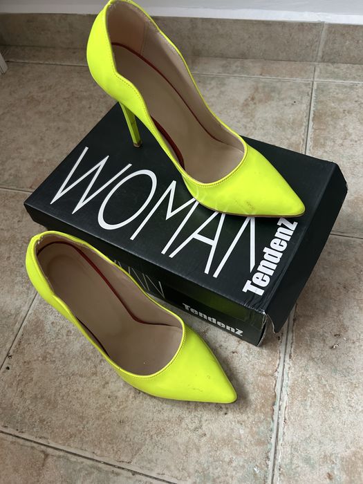 Обувки на висок ток