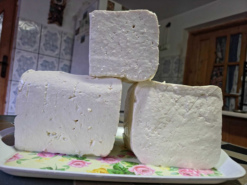 Vând brânză de vacă