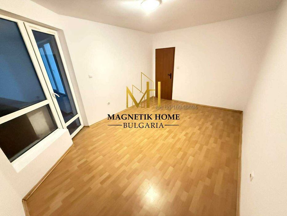 Просторен НЕОБЗАВЕДЕН тристаен до у-ще Иван Вазов в ж.к. Възраждане