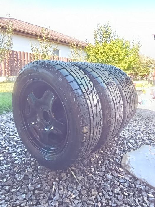 Cauciucuri de iarnă cu jante și capace R 16