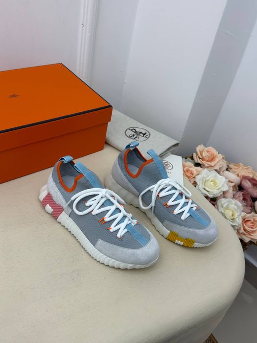 Дамски спортни обувки