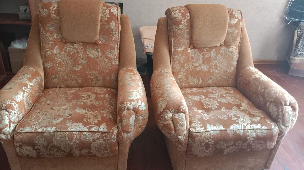 Продам диван в хорошем состоянии.