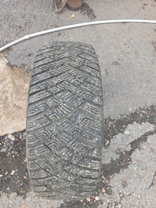 продам шины зимние шипованные б\у