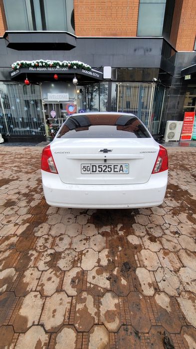 Ласетти 1.8 сотилади