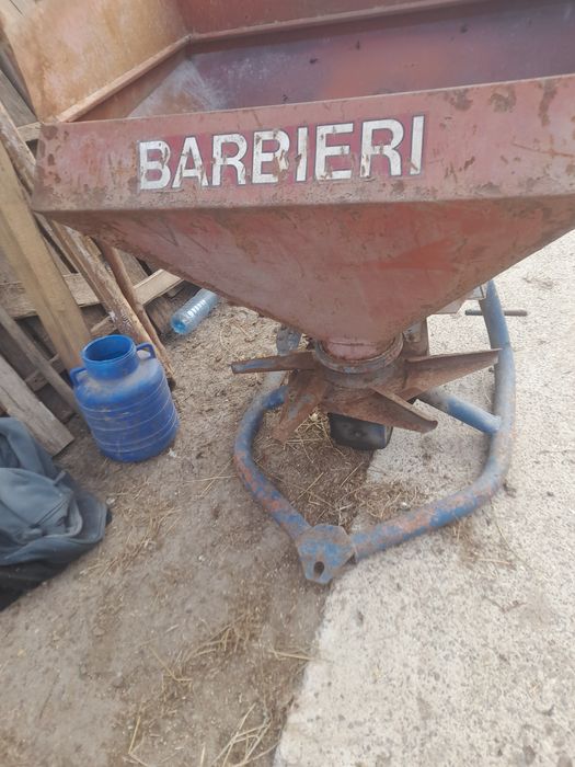 Cupa de împrăștiat ingrasamantul