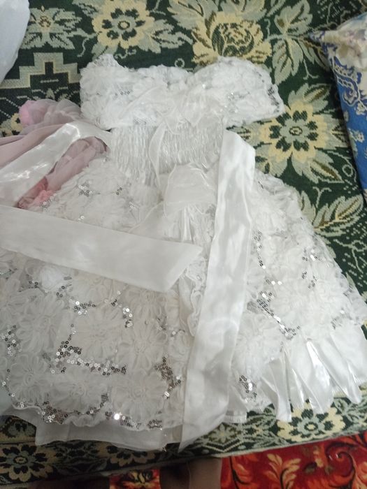 Платье нарядное  и красивое