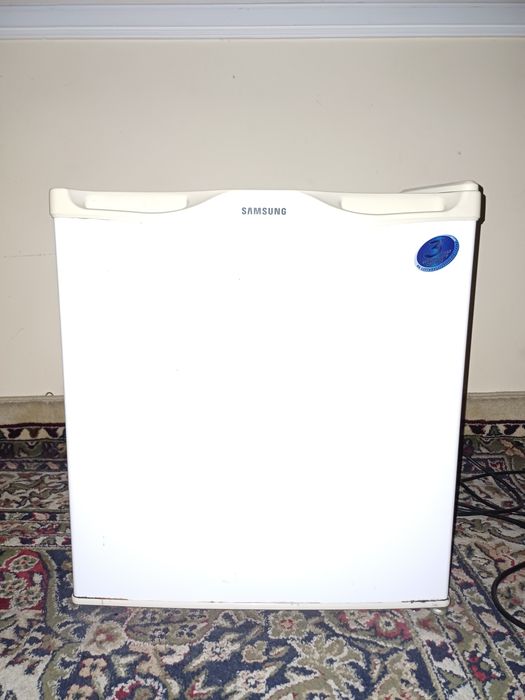 Срочно Продается нерабочий холодильник Samsung