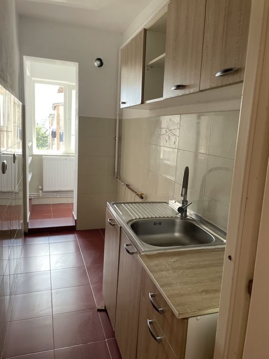 Inchiriez garsoniera zona deal