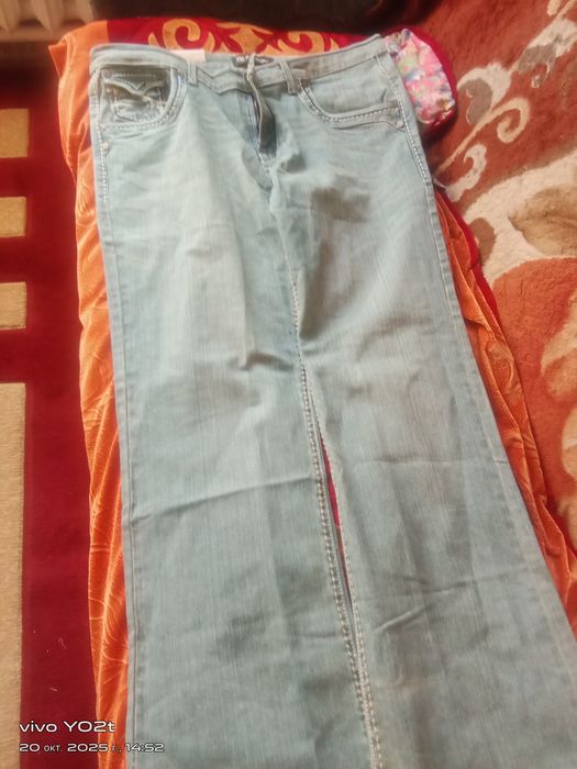 Продам джинцы женские.