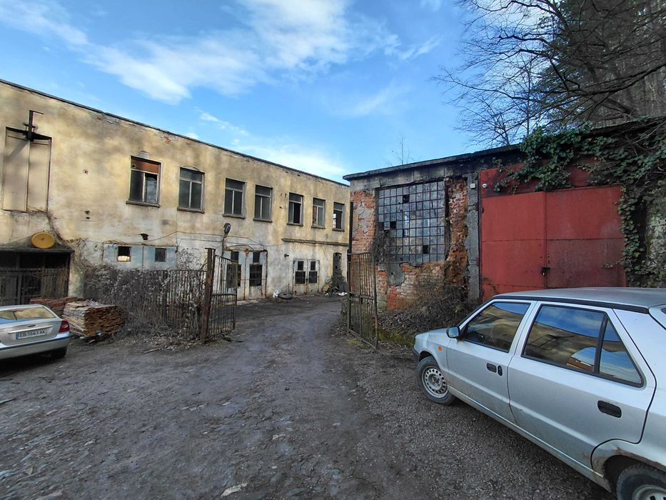 Промишлен имот - отлична локация