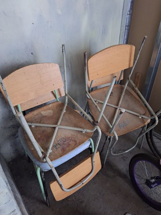 Стулья стол продается донаговор цену