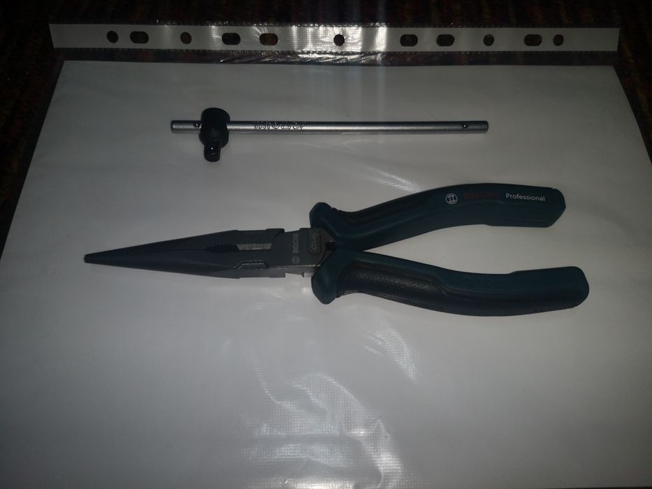 Пассатижи длиногубцы 200мм. Вороток под головки 1/4