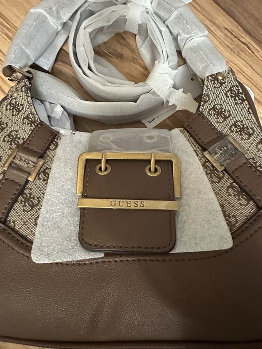 Оригинални дамски чанти guess