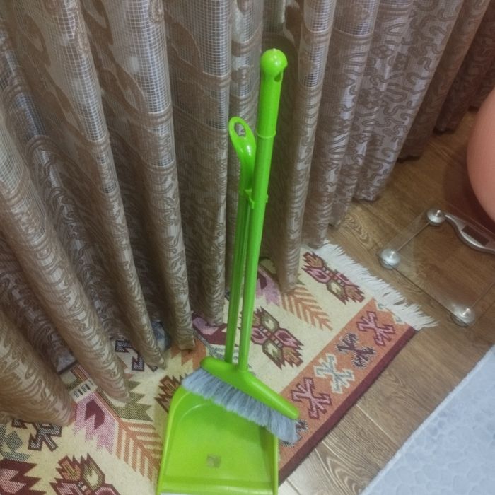 Веник с совком для уборки