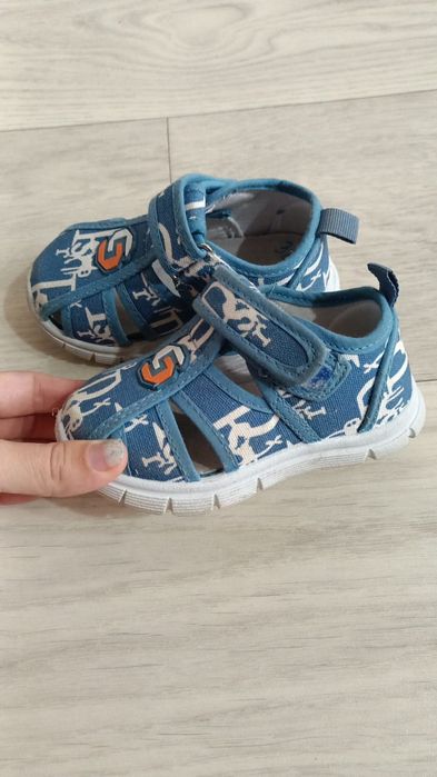 Продам сандалии на мальчика