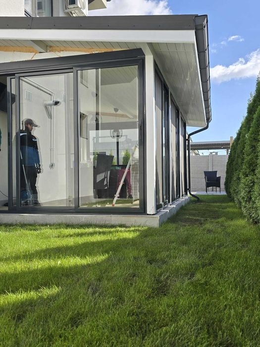 Acoperis cu panou sandwich sau sticla,structura aluminiu