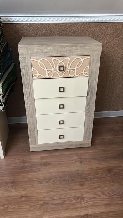 Высокая тумбочка