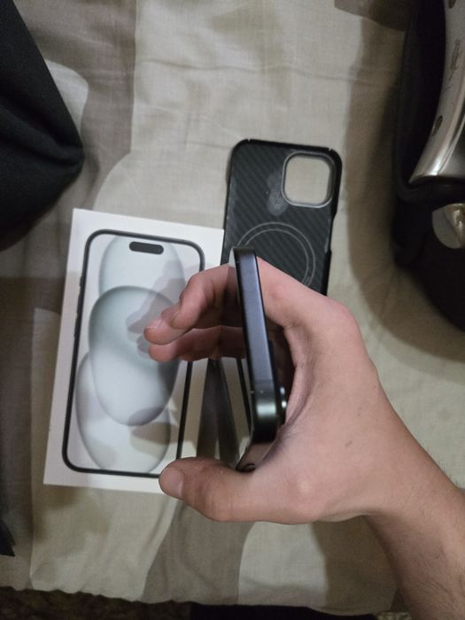 Vand iphone 15 negru