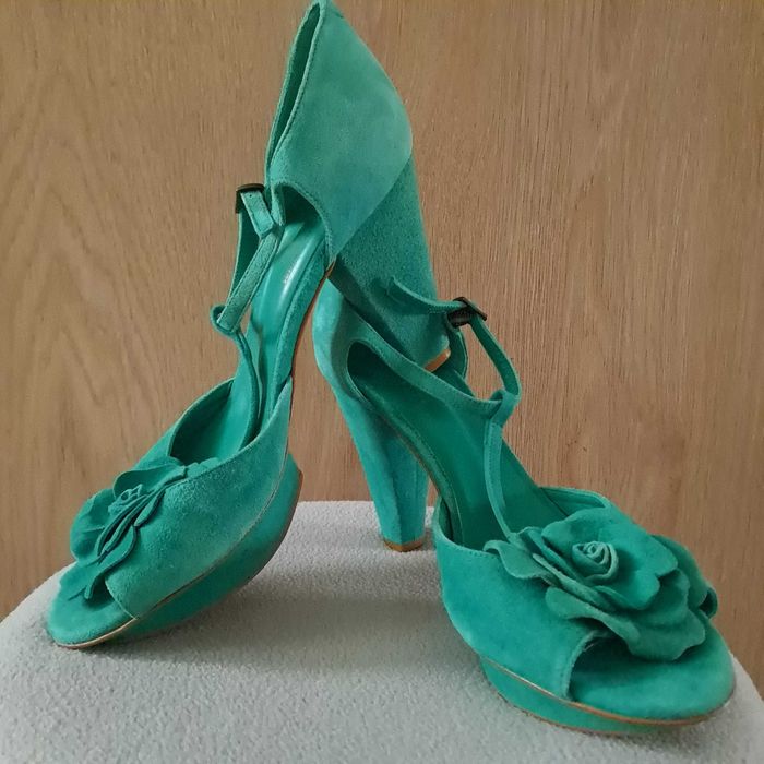 Incaltaminte marimea 40: stiletto, sandale, adidasi, pantofi sport